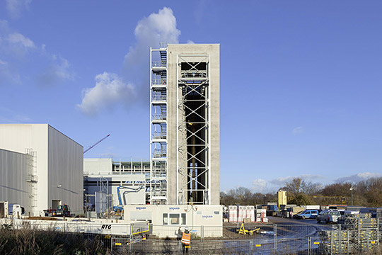 Hochregallager und Produktionshalle der neuen Produktionslinie in Grevenbroich des norwegischen Aluminiumkonzerns Hydro (Copyright: pbr Planungsbüro Rohling AG, Axel Hartmann)